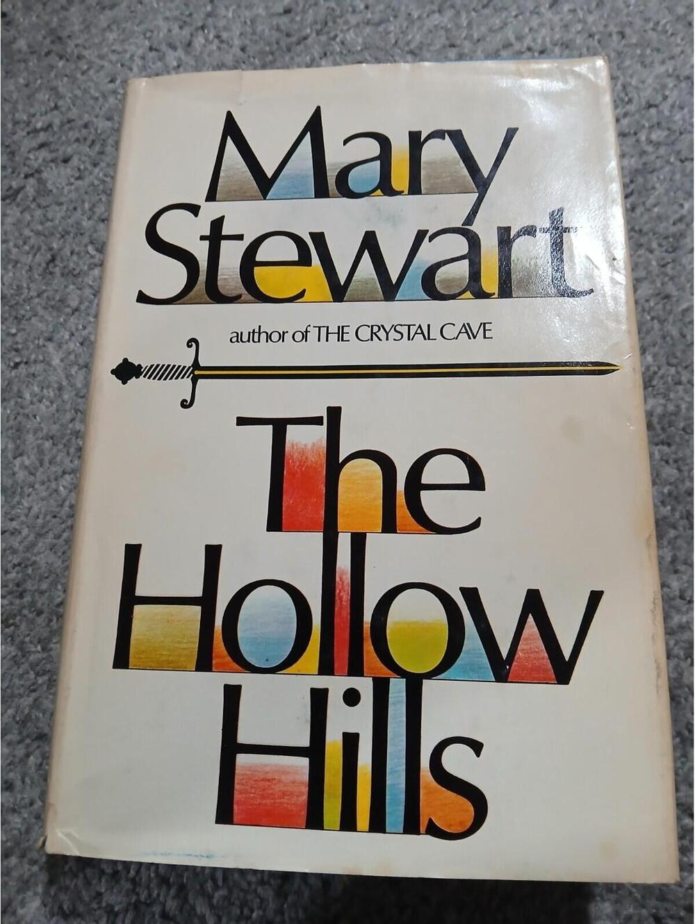 THE HOLLOW HILLS by MARY STEWART BCE (1973, Hardcover)